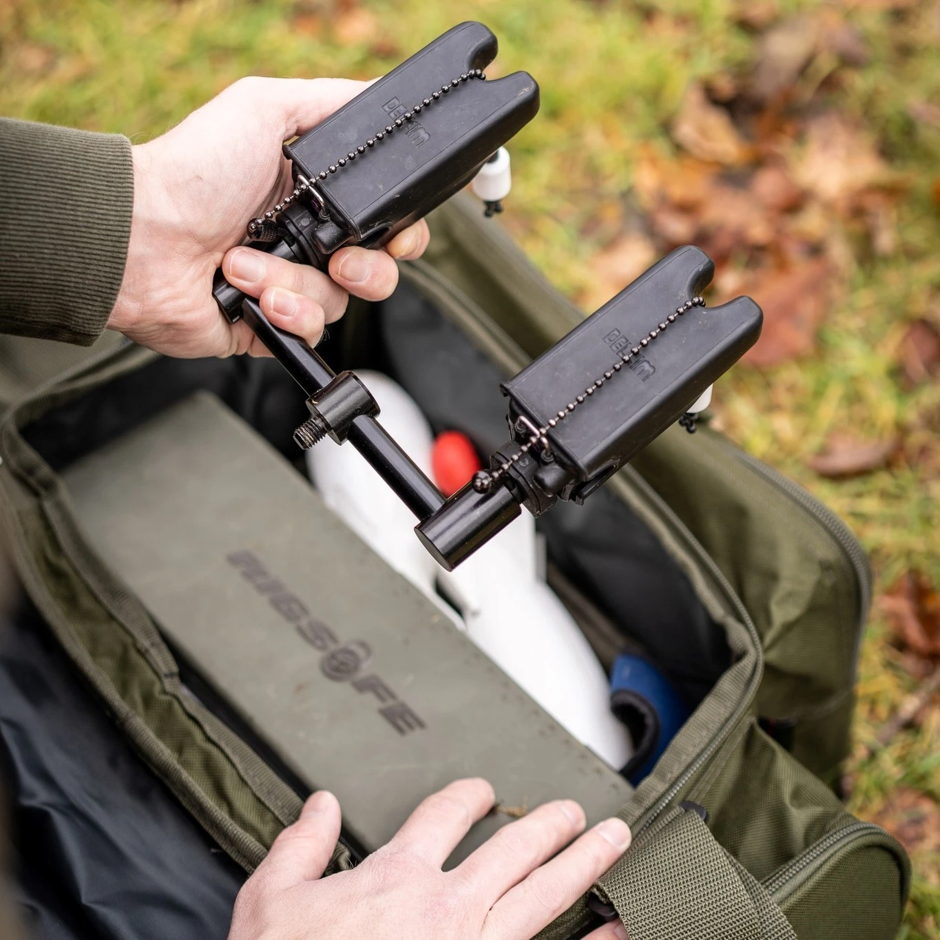 Daiwa Black Widow Compact Tackle Bag 3 Daiwa Black Widow Compact Tackle Bag - Image 3