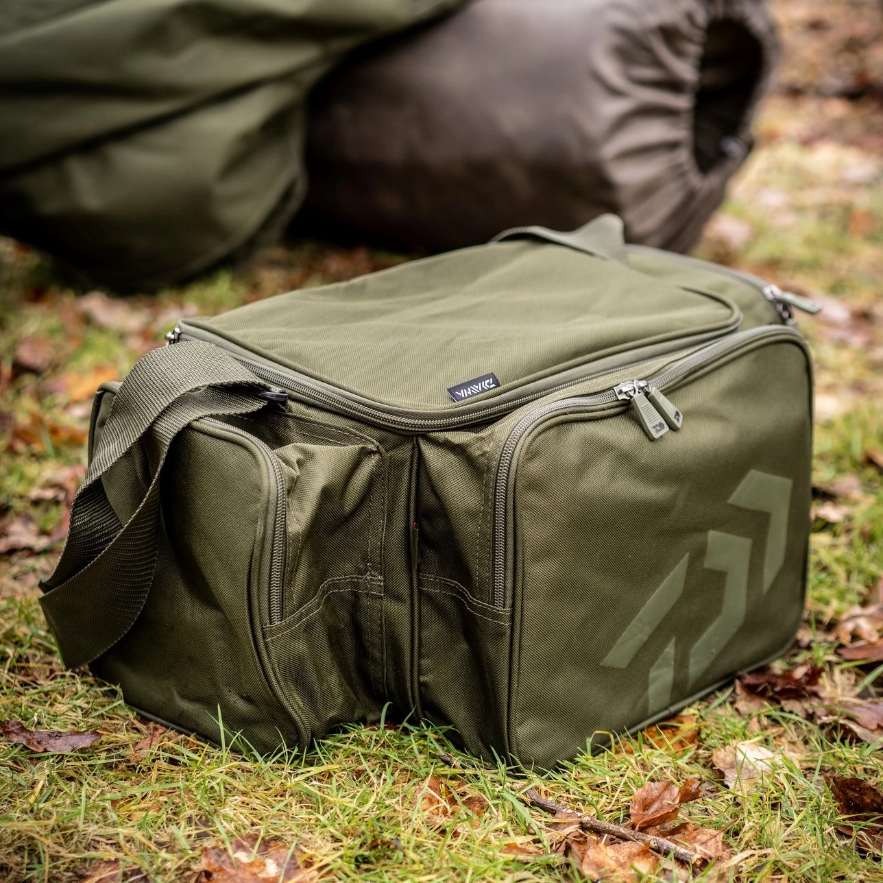 Daiwa Black Widow Compact Tackle Bag 2 Daiwa Black Widow Compact Tackle Bag - Image 2