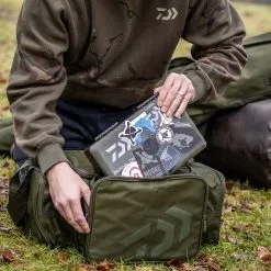 Daiwa Black Widow Compact Tackle Bag 15 Daiwa Black Widow Compact Tackle Bag -Rods Sales q0ziaofq638131099844982408