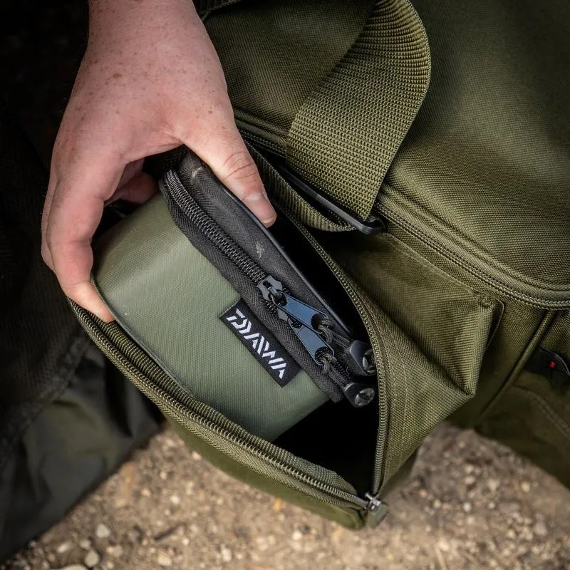 Daiwa Black Widow Compact Tackle Bag 7 Daiwa Black Widow Compact Tackle Bag - Image 7