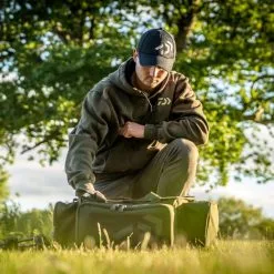 Daiwa Black Widow Low Level Carryall -Rods Sales ze1qjnkw638098043896340530